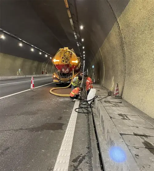 博望隧道排水渠清淤